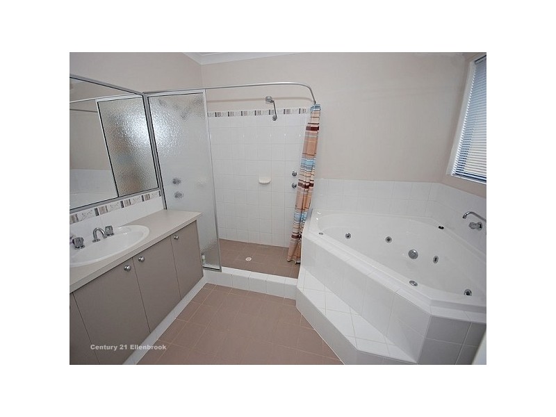 8 ADDINGHAM DRIVE, Ellenbrook WA 6069