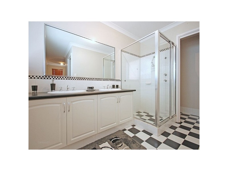 4 Glade Tce, Ellenbrook WA 6069