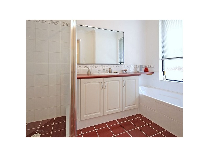 4 Glade Tce, Ellenbrook WA 6069