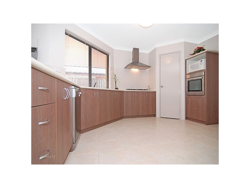 75 EDGECOMBE PASS, Aveley WA 6069