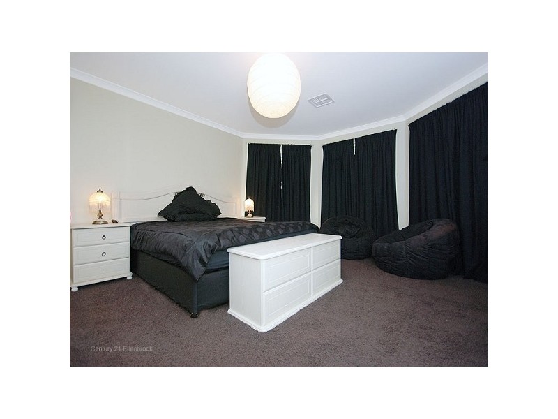 10 Turnberry Way, The Vines WA 6069