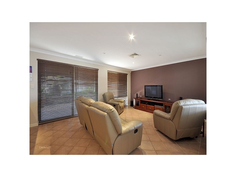 21 Raven Grove, Ellenbrook WA 6069