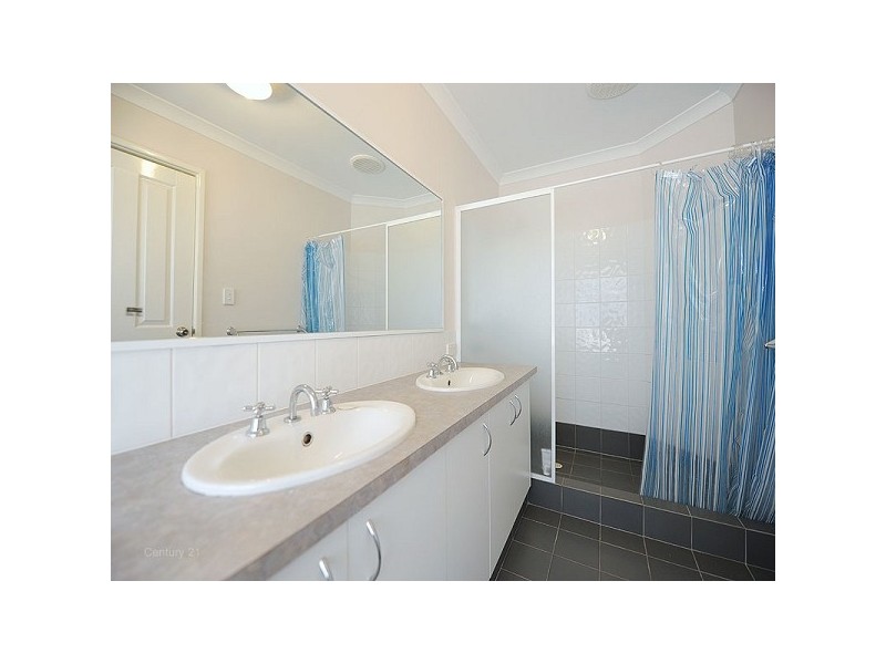 98 Edgecombe Pass, Aveley WA 6069