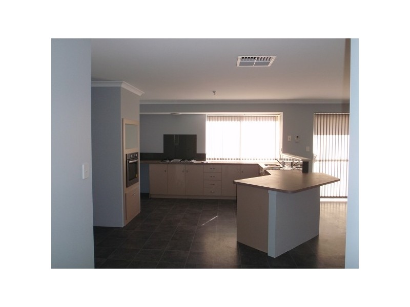 12 Manila Way, Aveley WA 6069