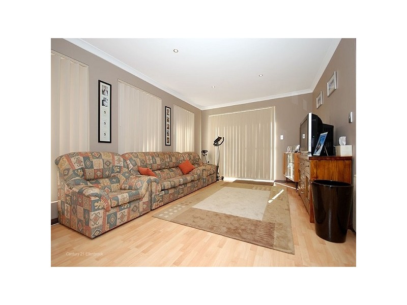 2 Flora Valley Grove, Ellenbrook WA 6069