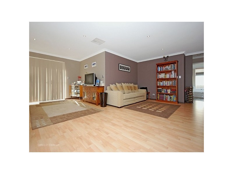 2 Flora Valley Grove, Ellenbrook WA 6069