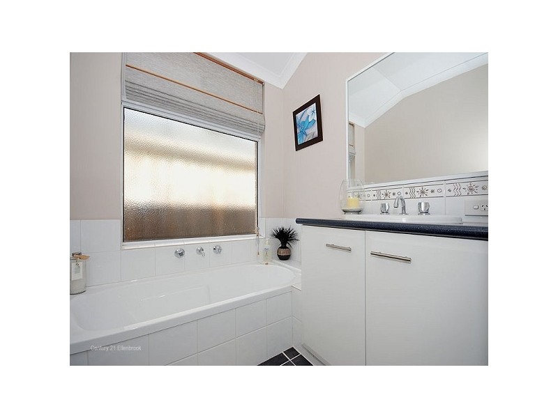 2 Flora Valley Grove, Ellenbrook WA 6069