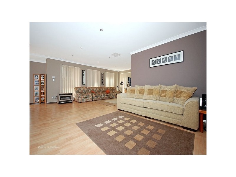 2 Flora Valley Grove, Ellenbrook WA 6069