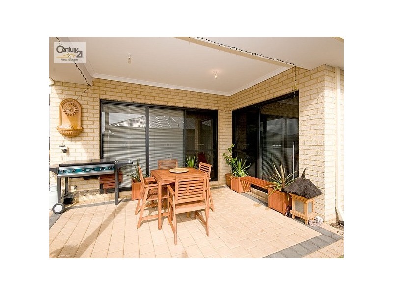8 Arava Circle, Aveley WA 6069