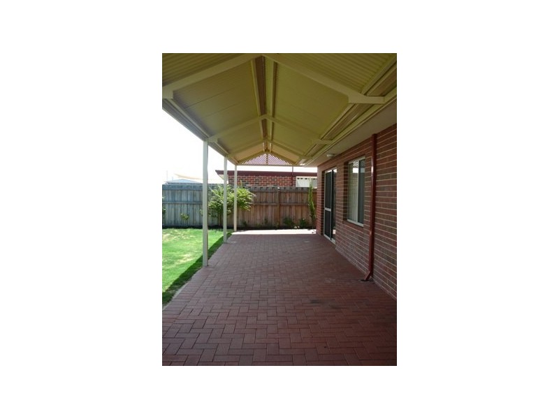 25 Bancombe Crescent, Ellenbrook WA 6069