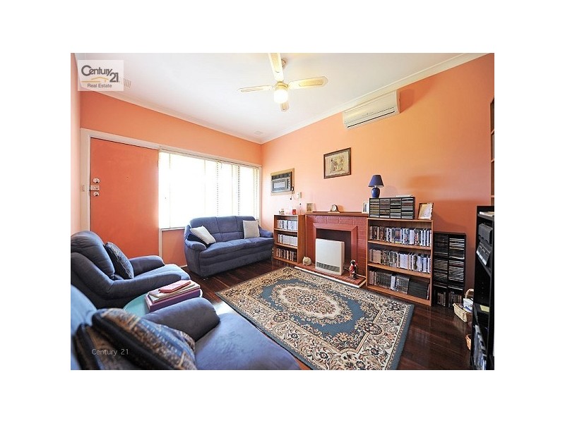 8 Clianthus Way, Koongamia WA 6056