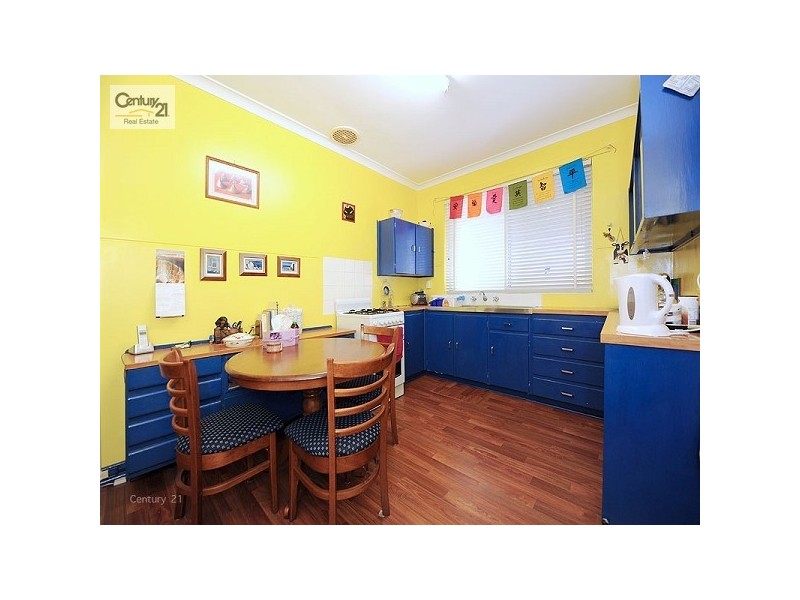 8 Clianthus Way, Koongamia WA 6056