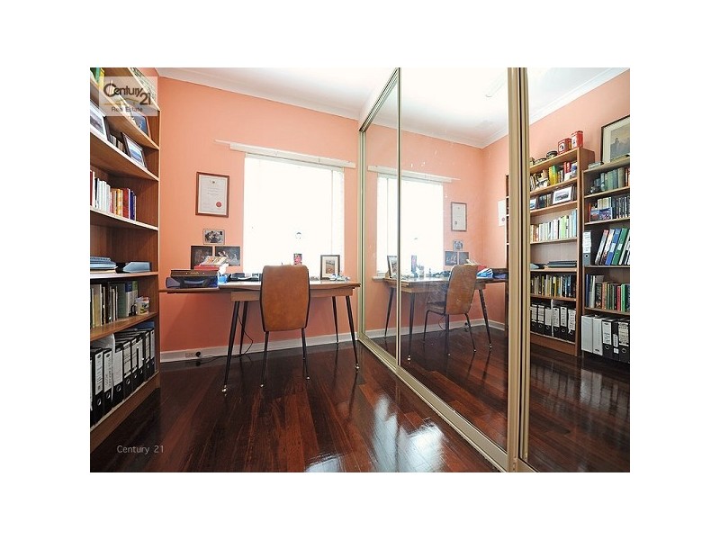 8 Clianthus Way, Koongamia WA 6056