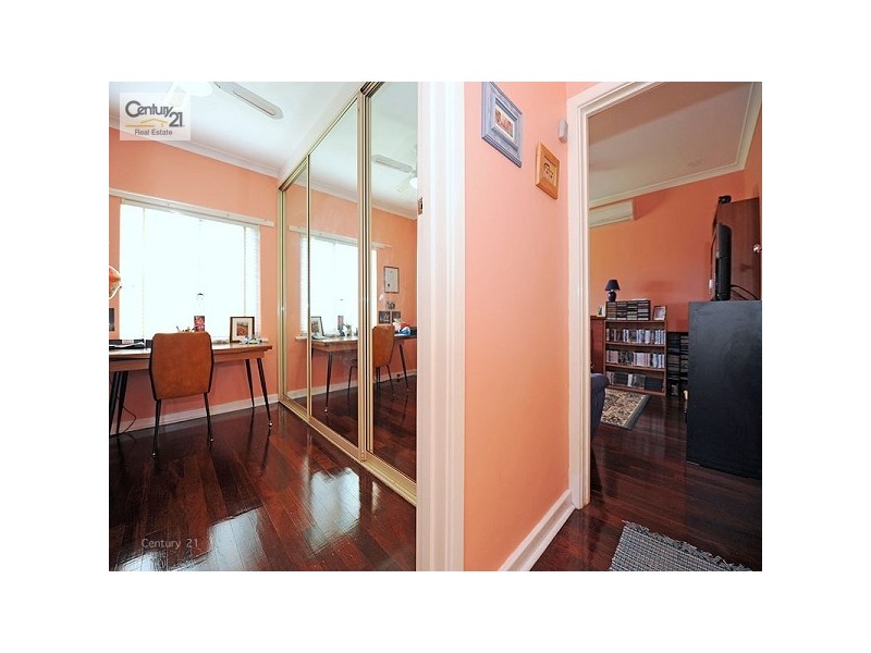 8 Clianthus Way, Koongamia WA 6056