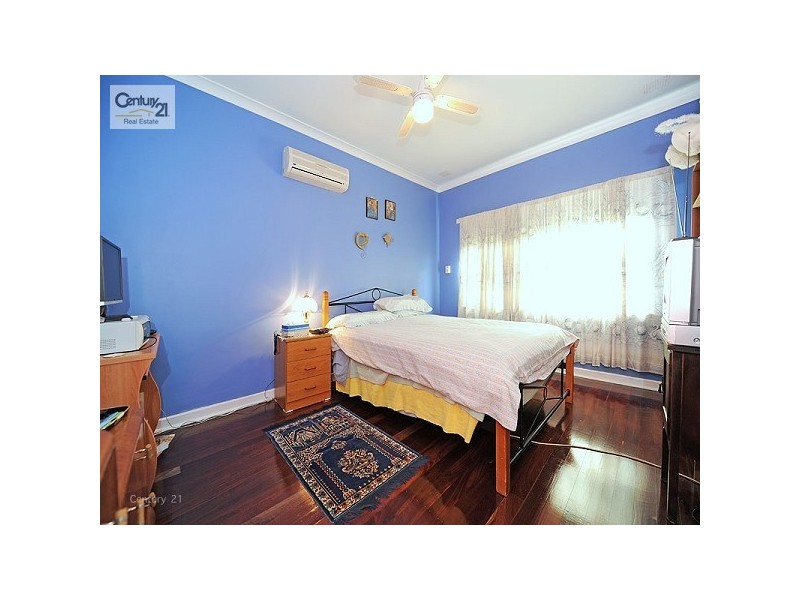 8 Clianthus Way, Koongamia WA 6056