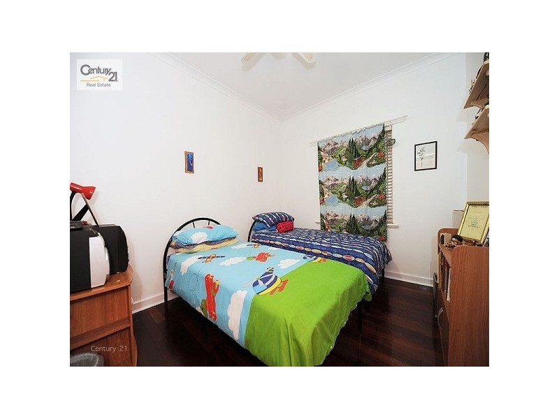 8 Clianthus Way, Koongamia WA 6056