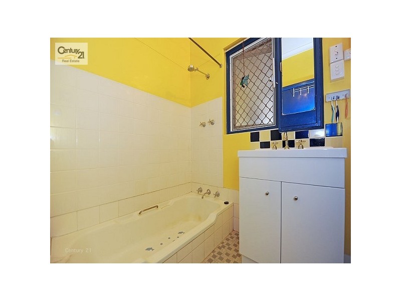 8 Clianthus Way, Koongamia WA 6056