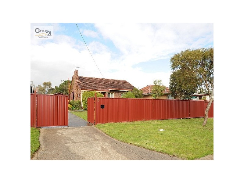 8 Clianthus Way, Koongamia WA 6056