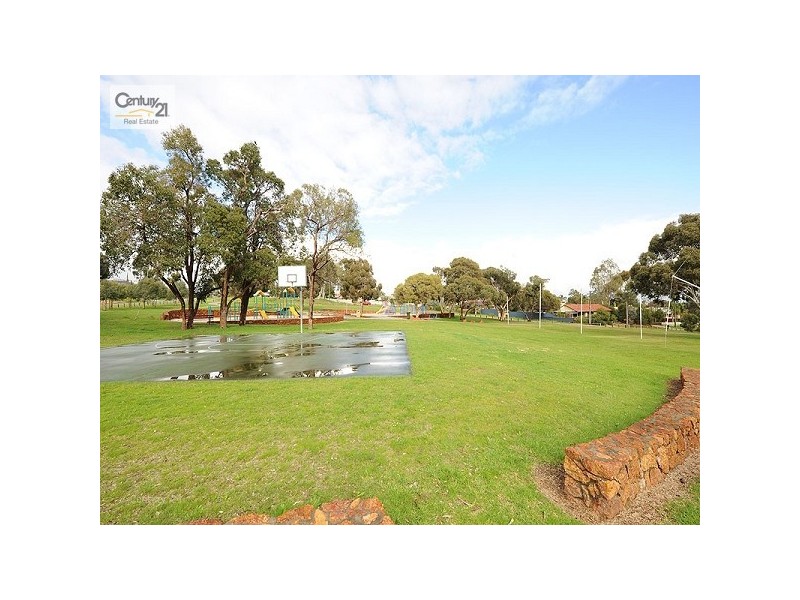 8 Clianthus Way, Koongamia WA 6056