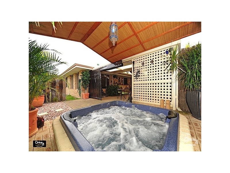 2 Pinea Turn, Ellenbrook WA 6069