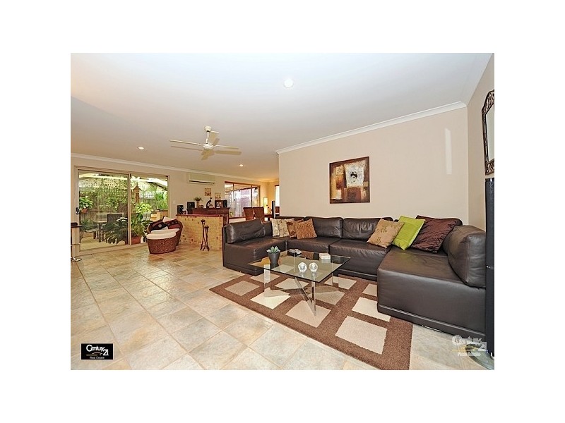 2 Pinea Turn, Ellenbrook WA 6069