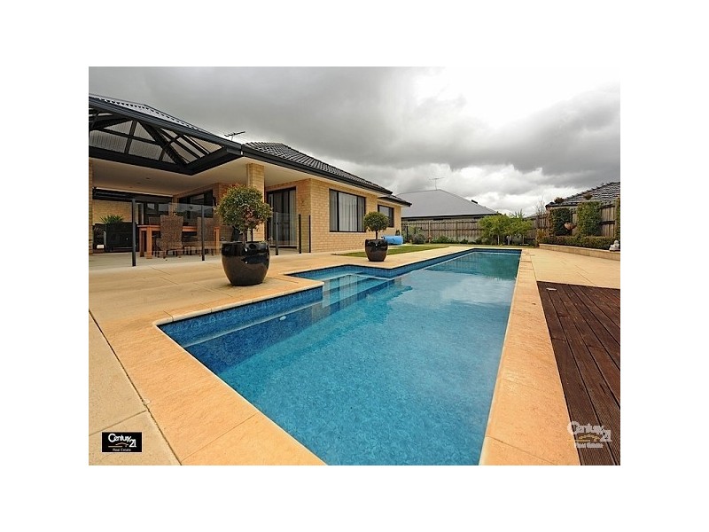 28 Roxburghe Drive, The Vines WA 6069