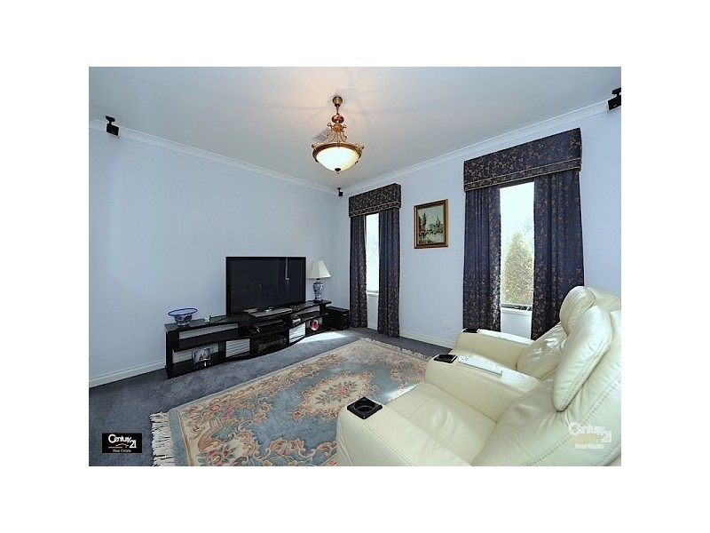 28 Roxburghe Drive, The Vines WA 6069