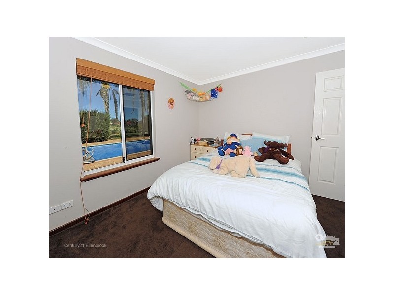 6 Ailsa Way, The Vines WA 6069