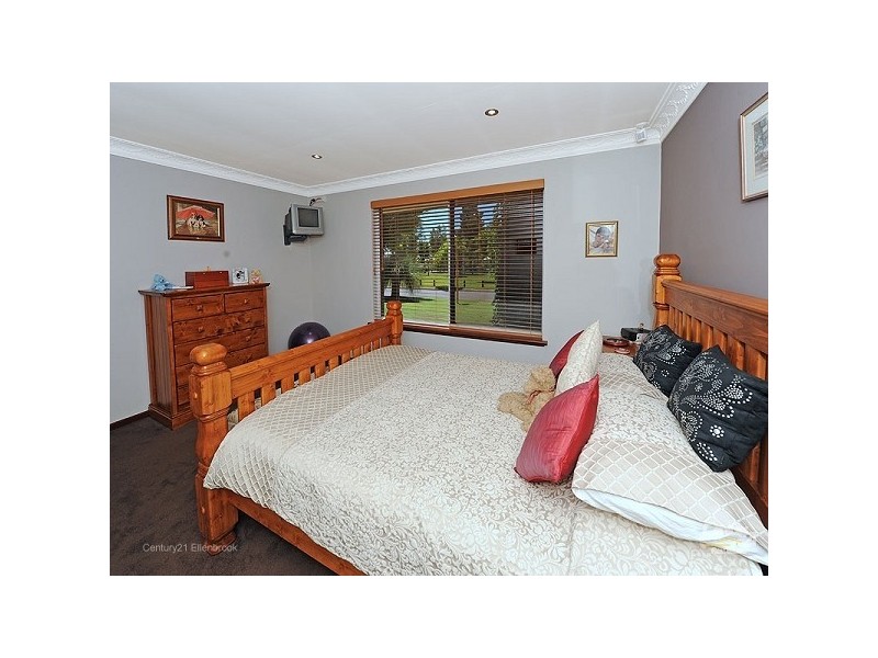 6 Ailsa Way, The Vines WA 6069
