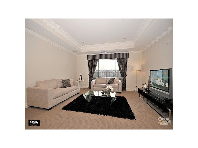 5 Chalgrave Crescent, The Vines WA 6069