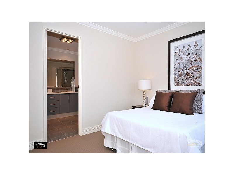 5 Chalgrave Crescent, The Vines WA 6069