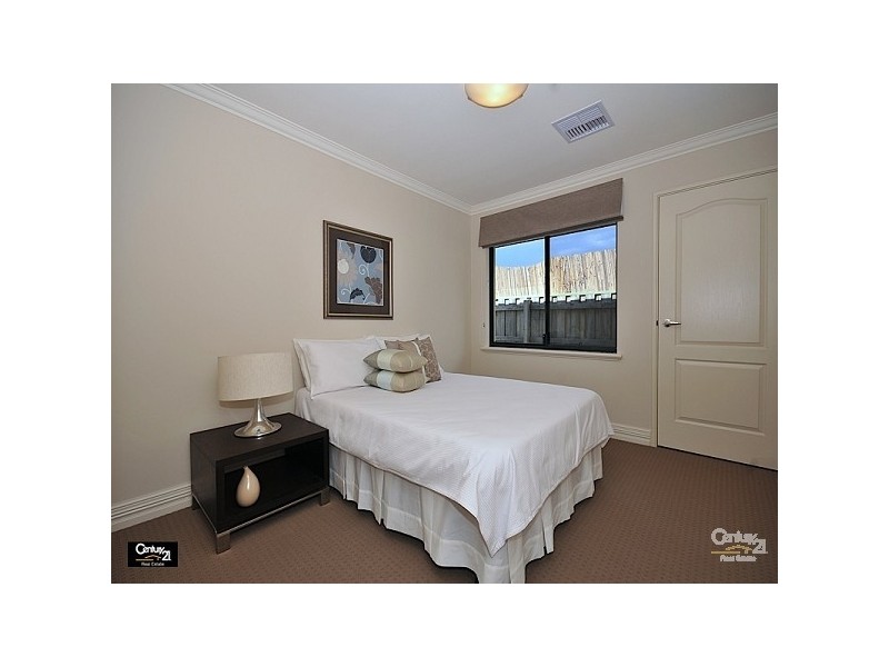 5 Chalgrave Crescent, The Vines WA 6069