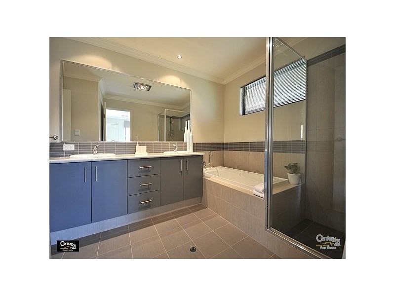 5 Chalgrave Crescent, The Vines WA 6069