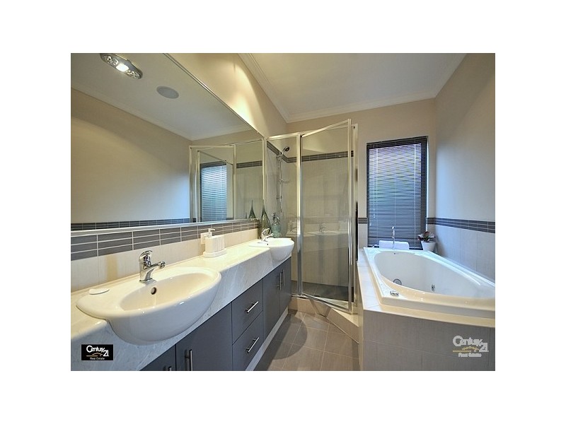 5 Chalgrave Crescent, The Vines WA 6069