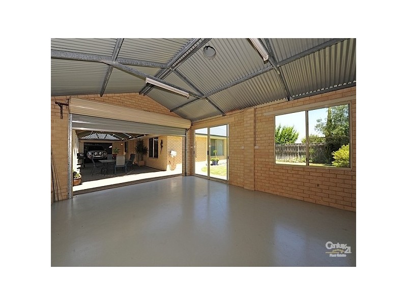 11 Farrier Terrace, Henley Brook WA 6055