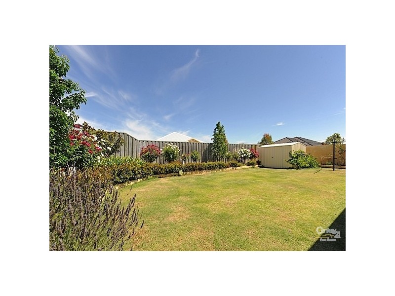 8 Farmaner Parkway, Ellenbrook WA 6069