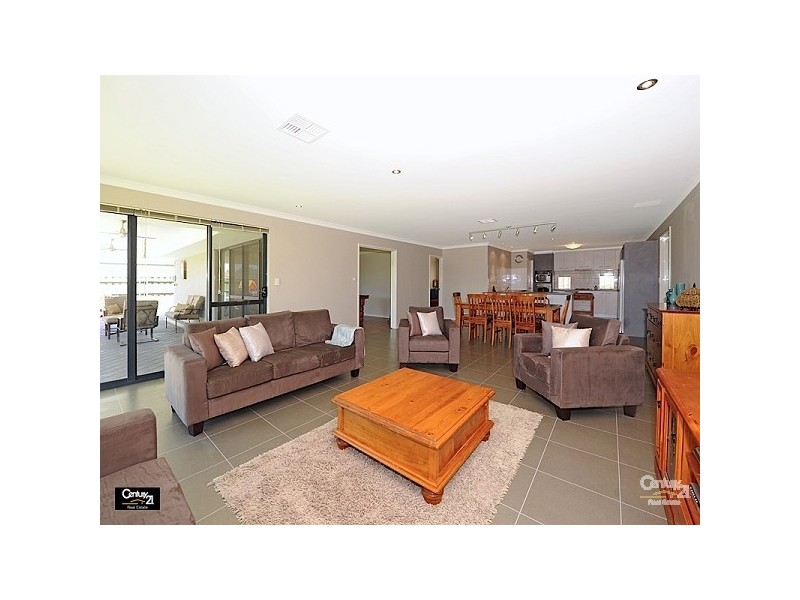 30 Roxburghe Drive, The Vines WA 6069