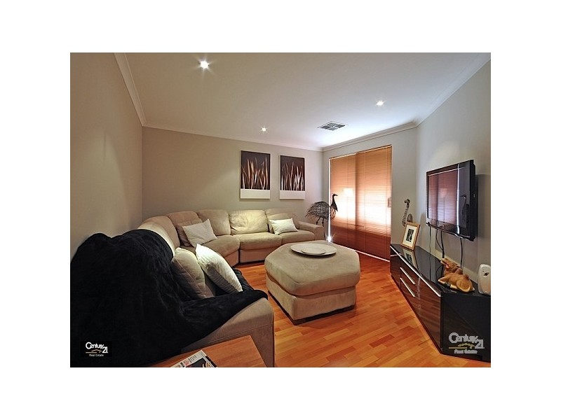 24 Horseshoe Circuit, Henley Brook WA 6055