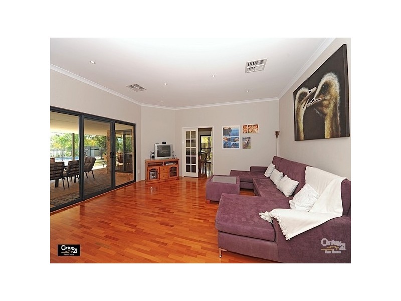 24 Horseshoe Circuit, Henley Brook WA 6055