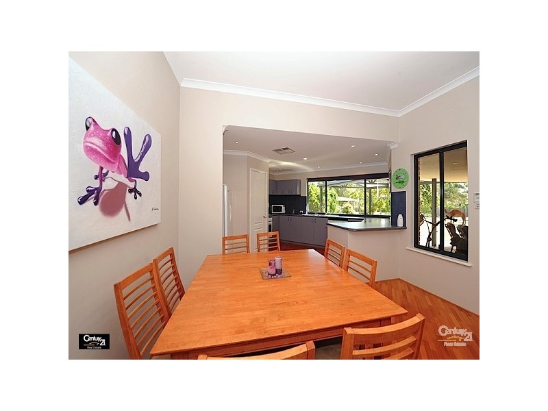 24 Horseshoe Circuit, Henley Brook WA 6055