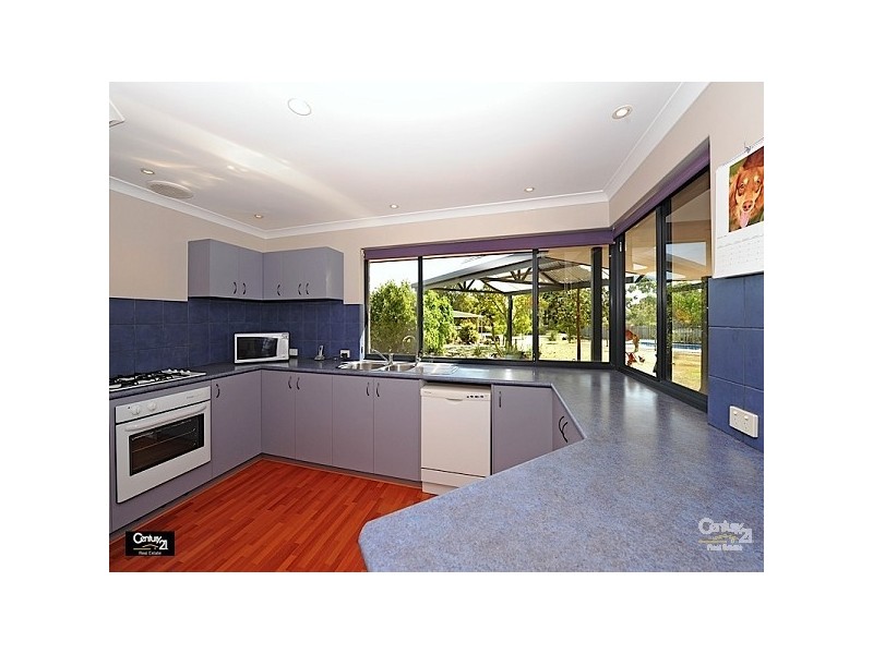 24 Horseshoe Circuit, Henley Brook WA 6055