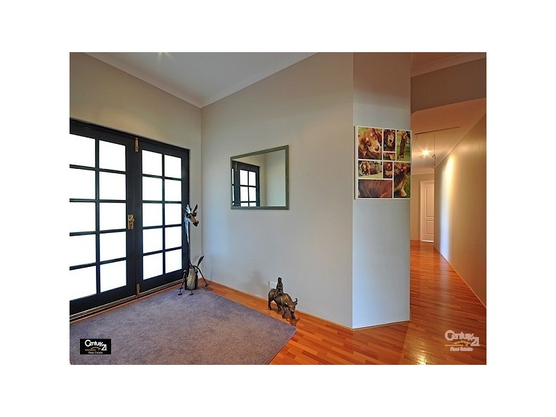 24 Horseshoe Circuit, Henley Brook WA 6055