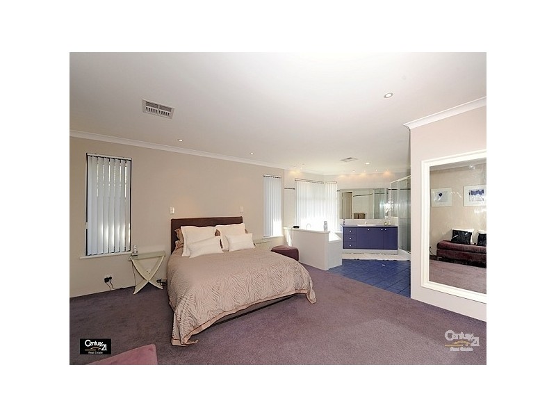 24 Horseshoe Circuit, Henley Brook WA 6055