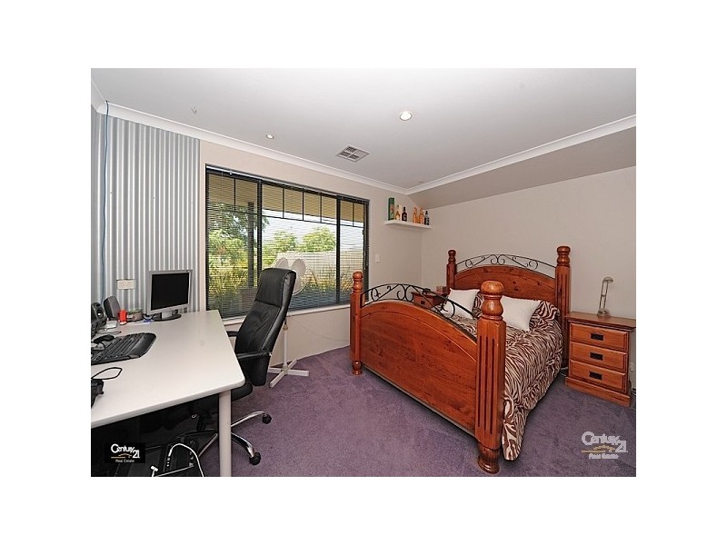 24 Horseshoe Circuit, Henley Brook WA 6055