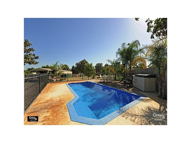 24 Horseshoe Circuit, Henley Brook WA 6055