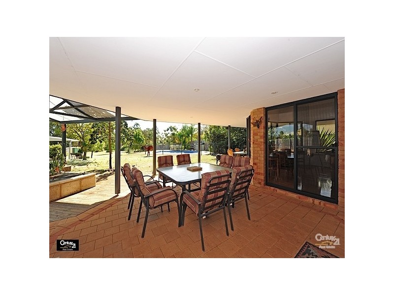 24 Horseshoe Circuit, Henley Brook WA 6055