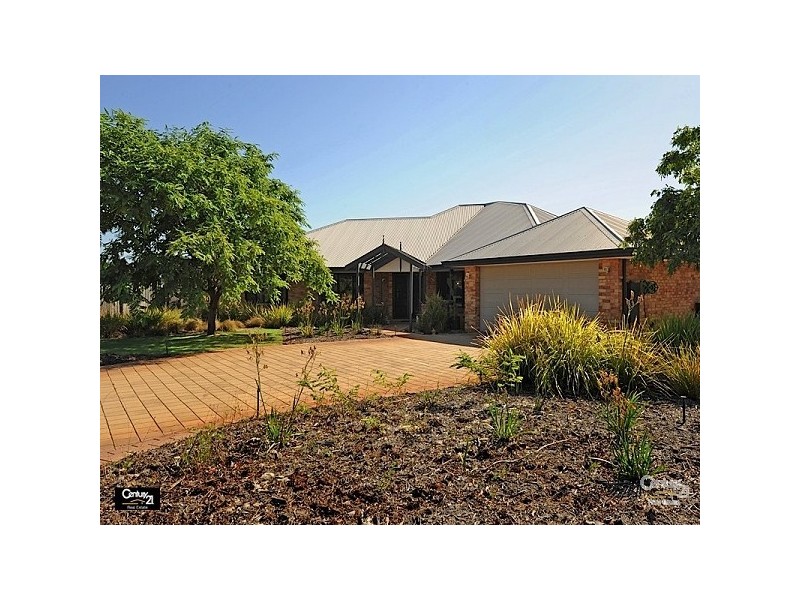 24 Horseshoe Circuit, Henley Brook WA 6055