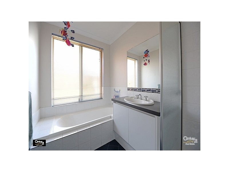 7 Heathland Tce, Ellenbrook WA 6069