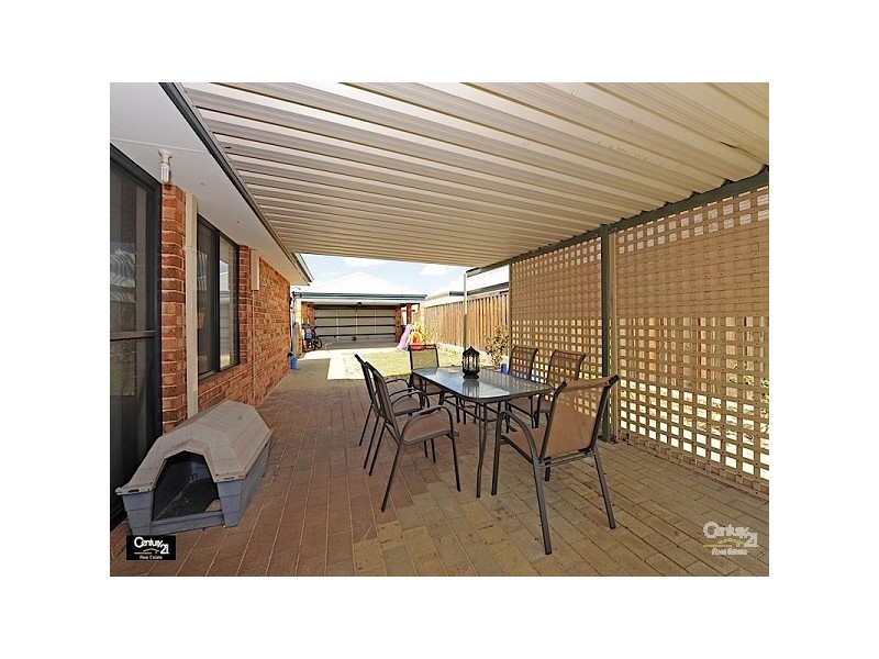 8 Carwell Ave, Ellenbrook WA 6069