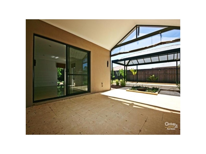 6 Bramley Tce, The Vines WA 6069